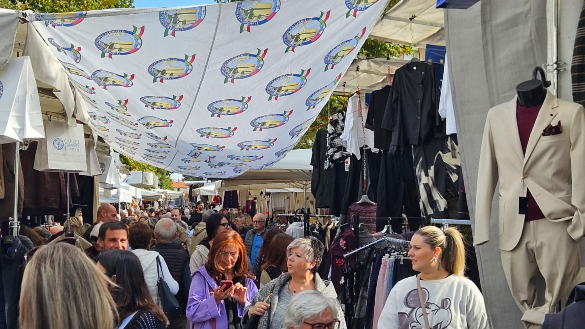 GLI AMBULANTI DI FORTE DEI MARMI A MONCALIERI