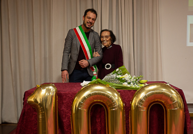 MONCALIERI – I 100 anni della pittrice ‘nonna’ Wanda